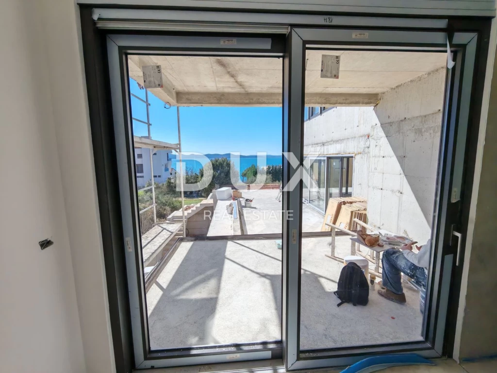ZADAR, KOŽINO - Luxus apartman 100 méterre a strandtól, fűtött medencével és kilátással a tengerre! 4 hálószoba! S1