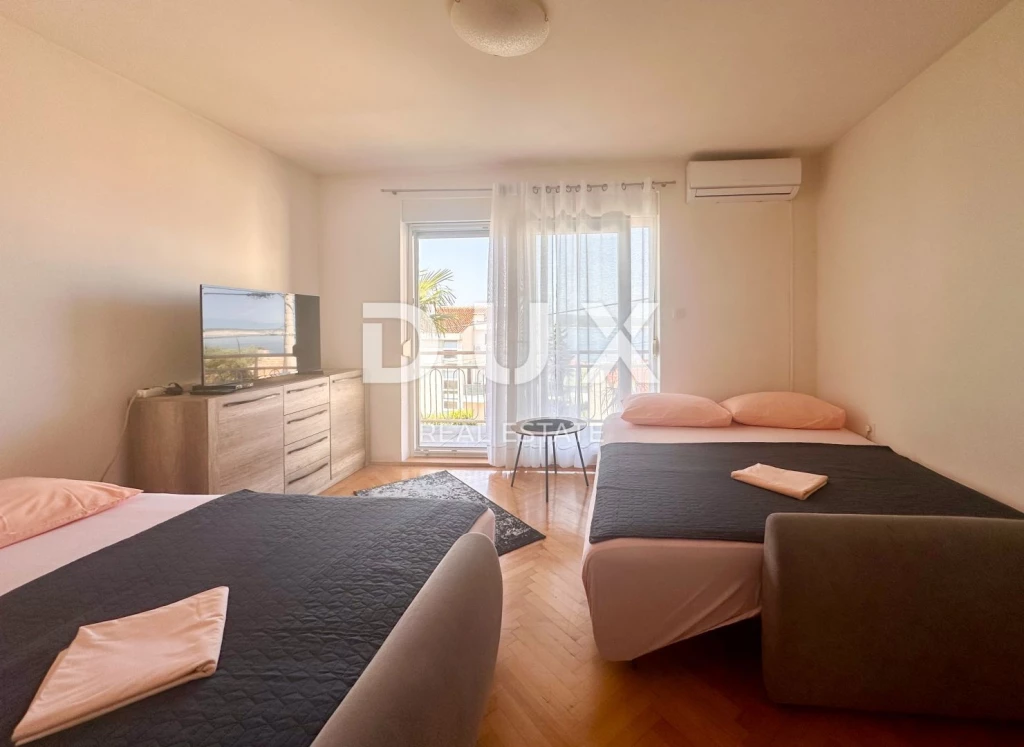 CRIKVENICA - Két apartmanra osztott apartman gyönyörű kilátással a tengerre. GARÁZS!