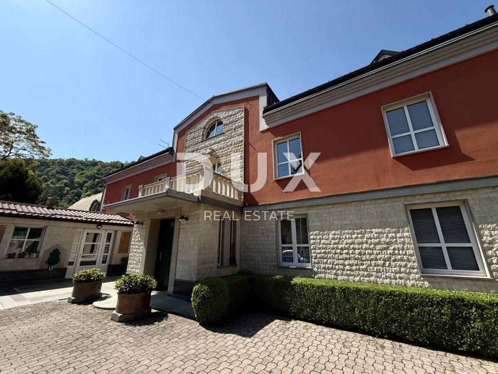 c3-1-name c2-1-name, Samobor, Centar