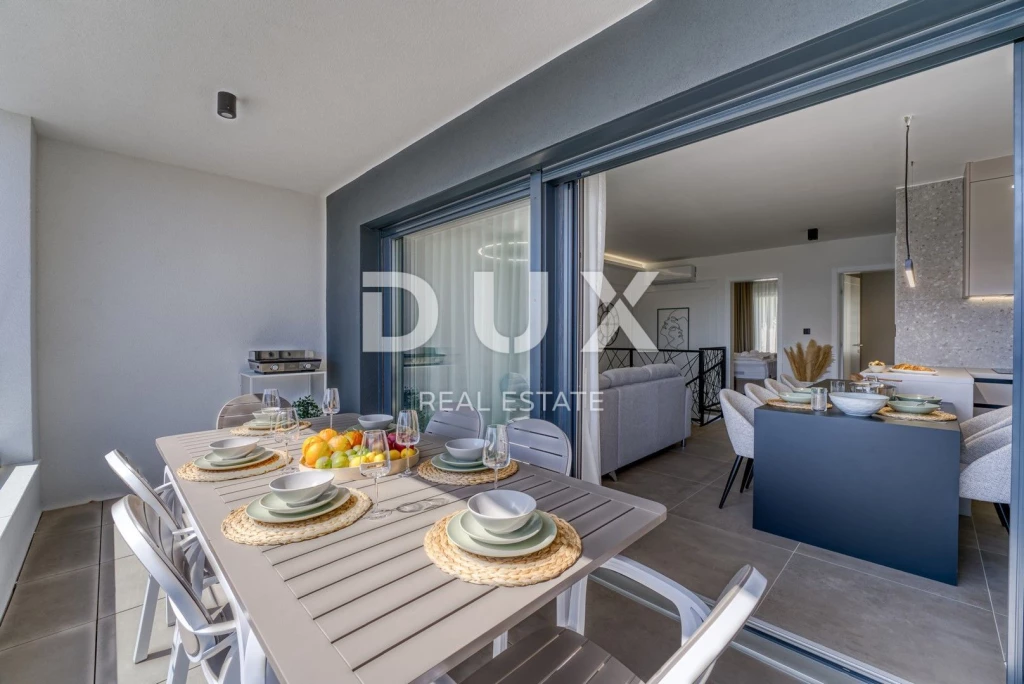 KRK SZIGET, KRK VÁROSA - Duplex apartman kerttel és medencével a tenger közelében