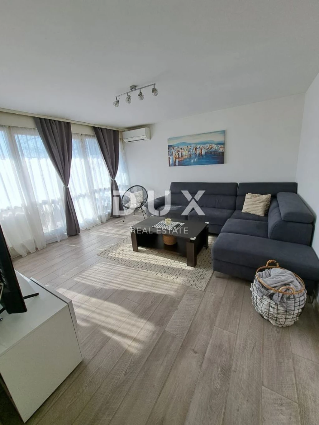 ISZTRIA, PÚLA - Gyönyörűen megvilágított apartman terasszal az első emeleten