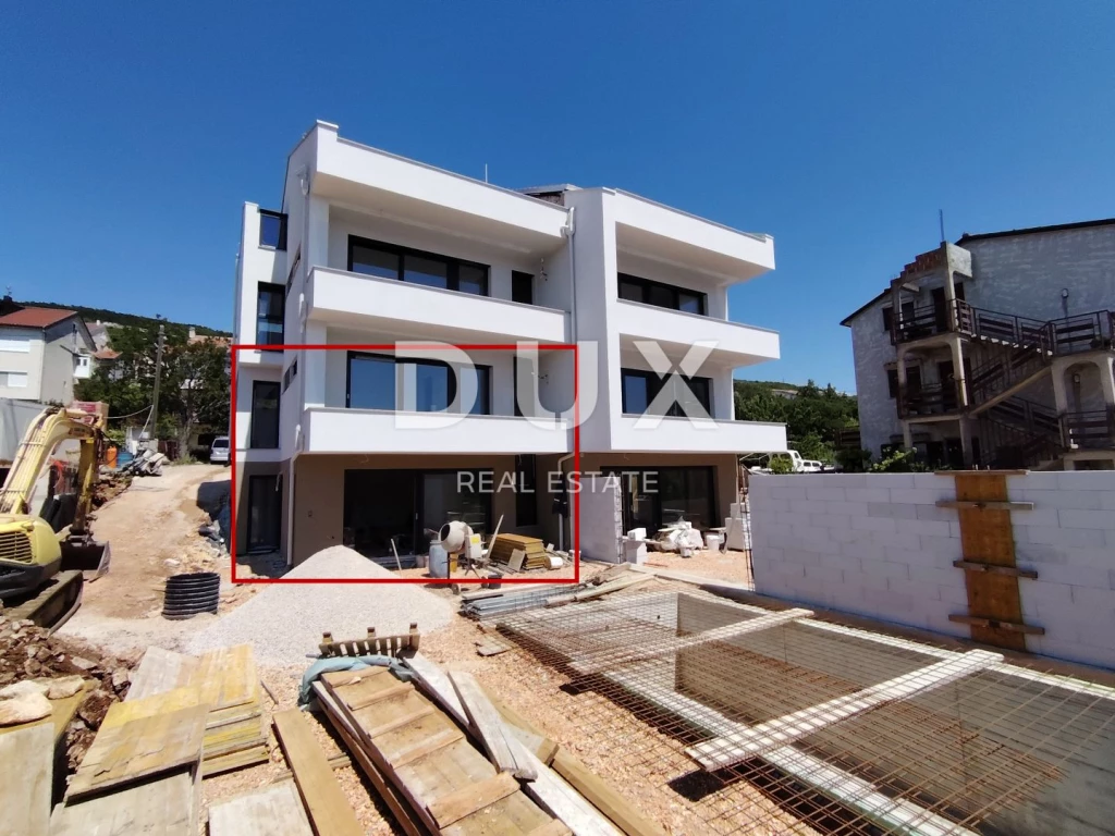 CRIKVENICA, DRAMALJ - Duplex apartman medencével 300 méterre a tengertől!