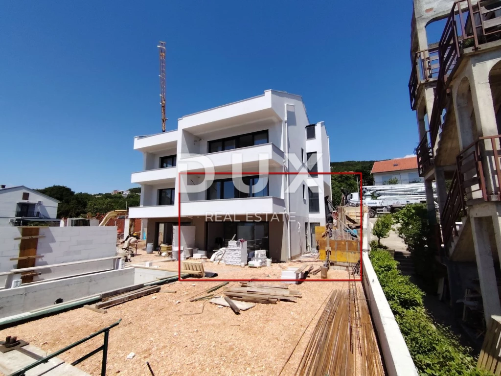CRIKVENICA, DRAMALJ - Kétszintes apartman medencével egy új épületben, mindössze 300 méterre a tengertől!