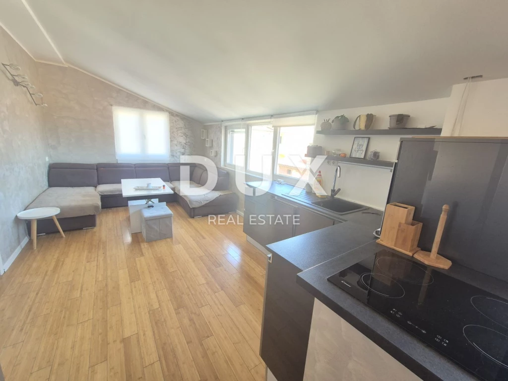 ISZTRIA, POMER - Kétszintes apartman gyönyörű helyen