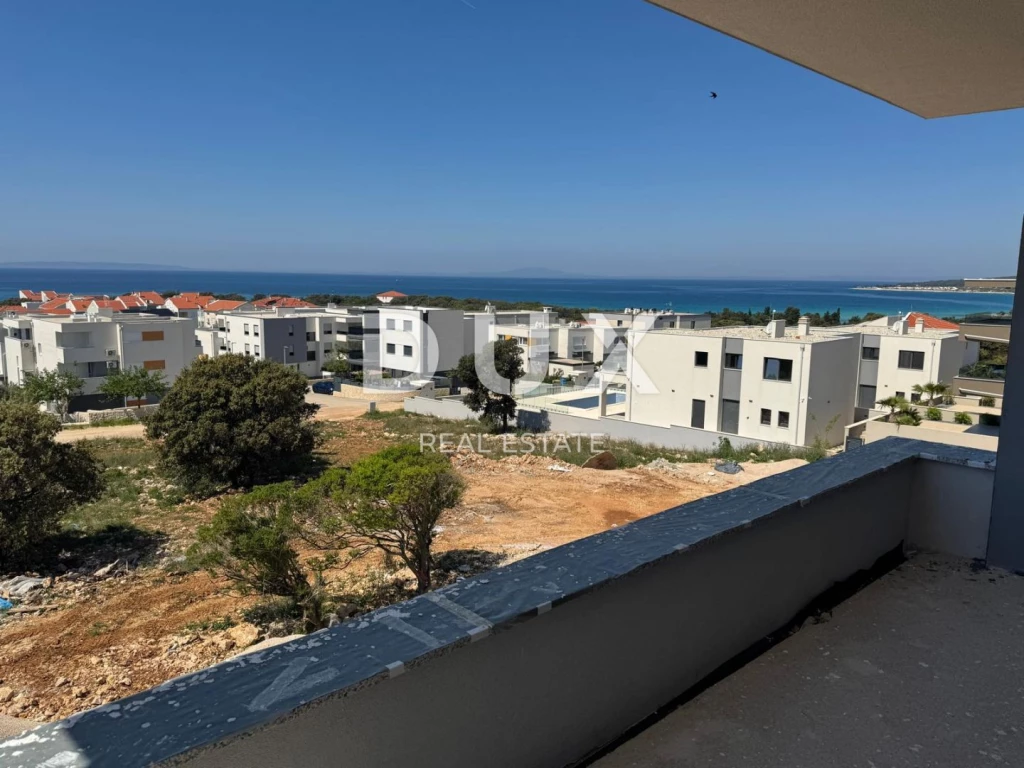 PAG SZIGETE, NOVALJA - kivételes 2 hálószobás + nappalis apartman kiváló helyen