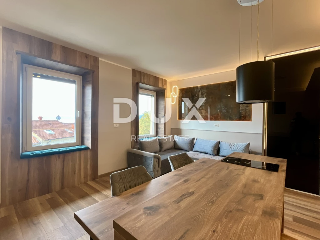 MATULJI, KÖZPONT - Luxus 100 m²-es apartman három lakóegységgel és tengerre néző kilátással