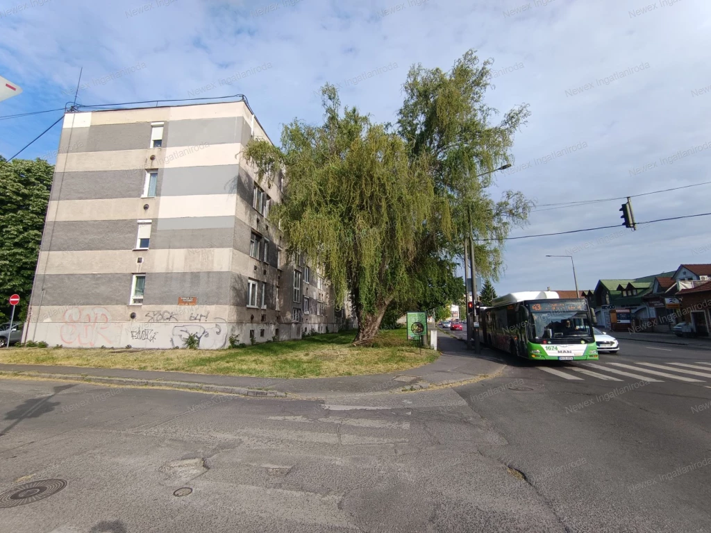 ELSŐ EMELETI, 2 SZOBÁS, 55 M2-ES LAKÁS ELADÓ HEJŐCSABÁN!
