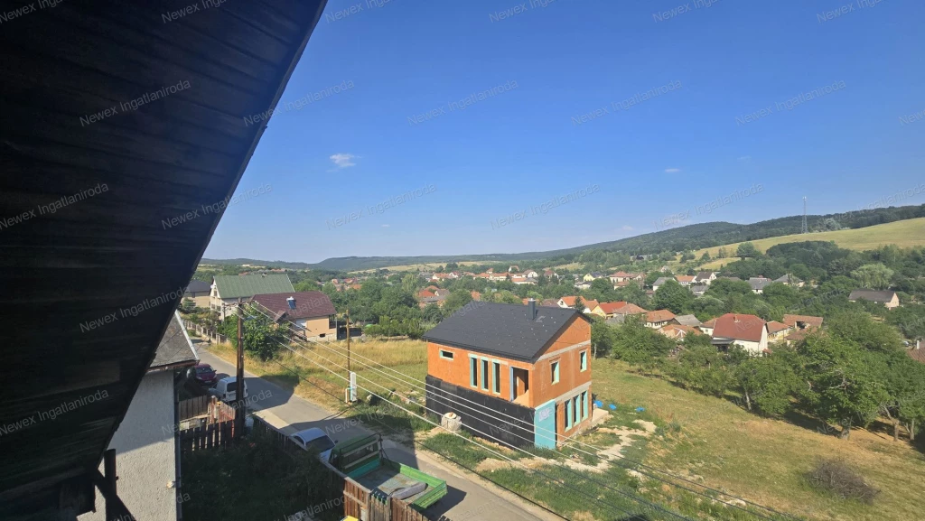 Panorámás, szerkezetkész családi ház eladó Tardonán