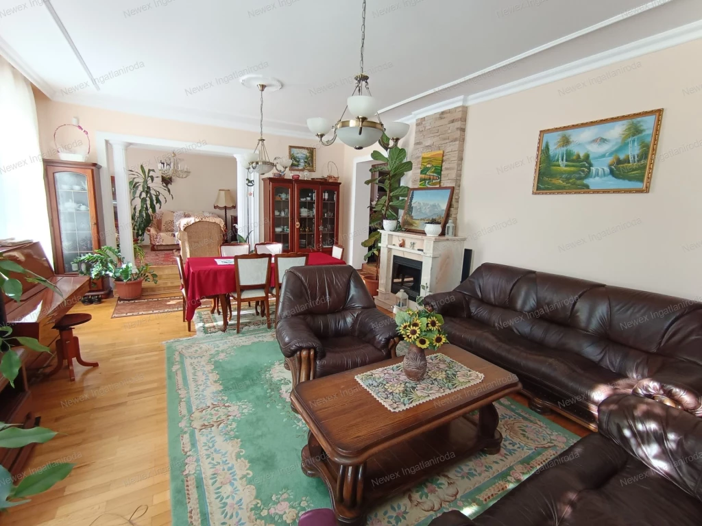 Felújított, háromszintes családi ház eladó Miskolc - Görömböly csendes, zöldövezeti részén!