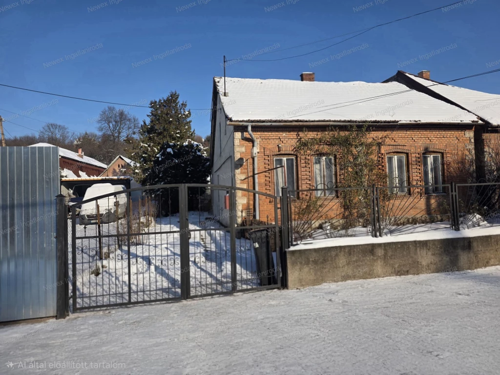 Tágas, felújítandó ikerház Miskolc Komlóstetőn – saját elképzelésekre szabva!