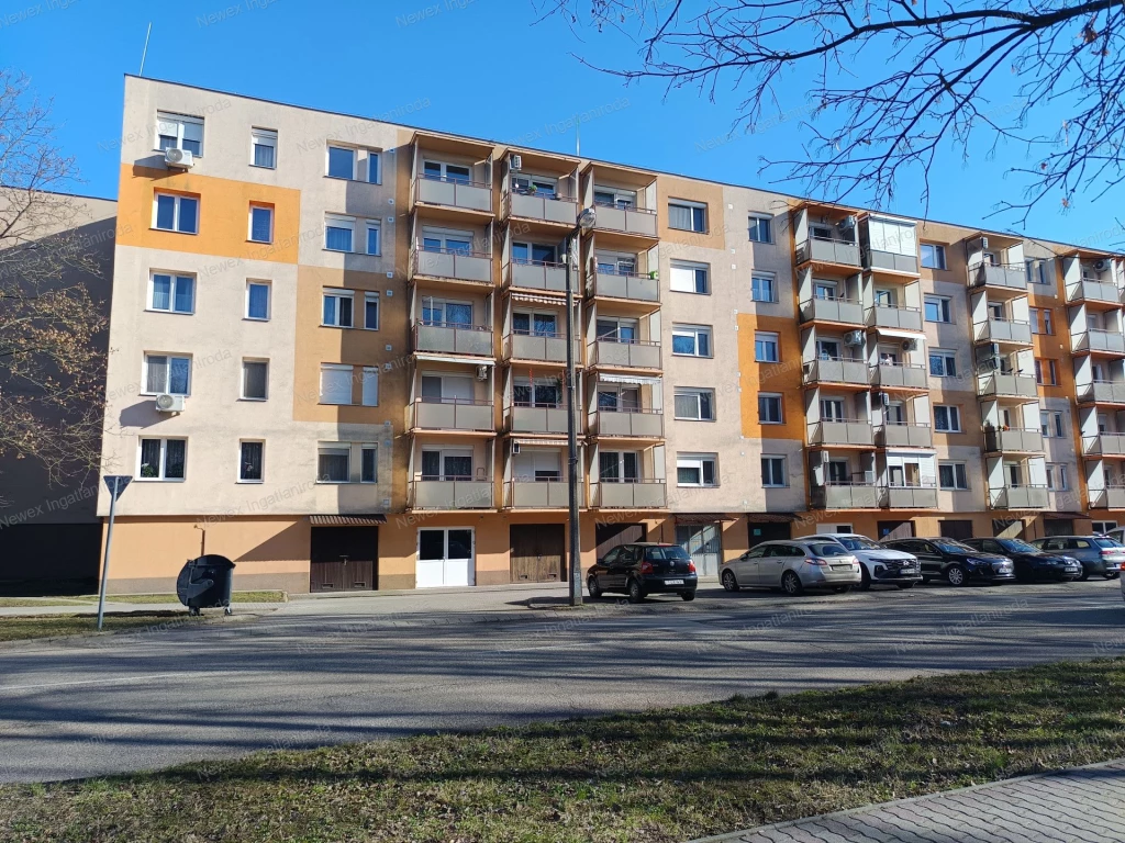Tiszaújvárosban kiadó egy 2 szobás, 37 m2-es panelprogramos lakás!