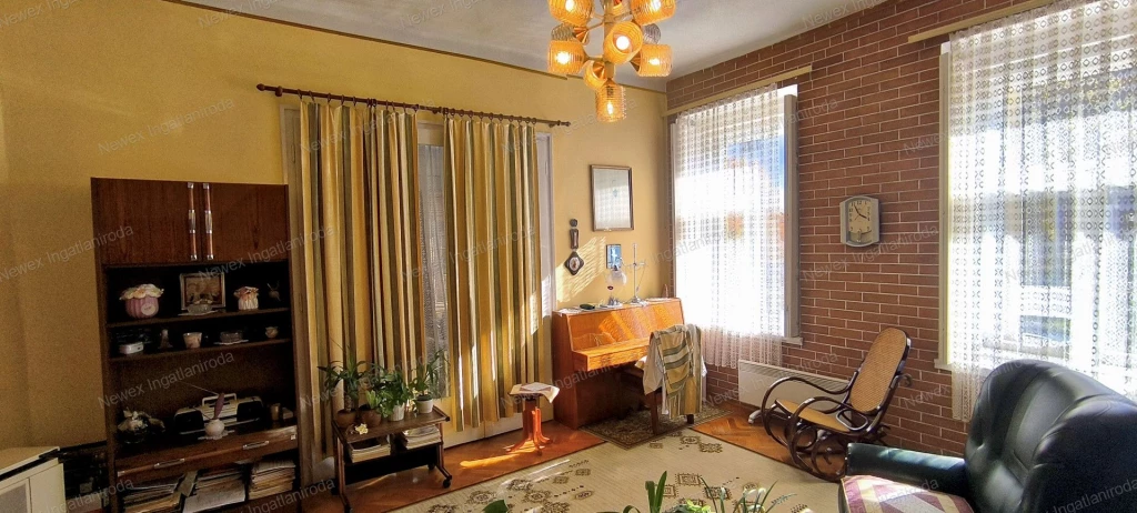 Polgári eleganciájú, 151 m²-es családi ház Miskolc szívében