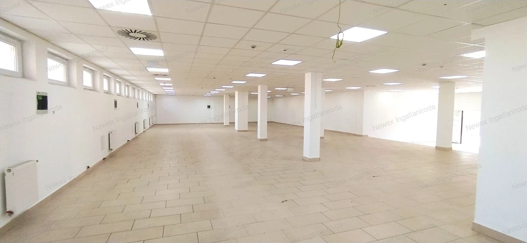 Miskolc belvárosában kiadó egy FÖLDSZINTI 479 m2-es üzlethelyiség, bemutatóterem!