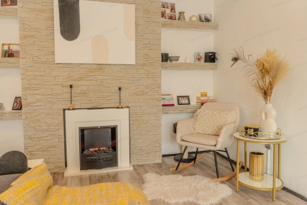 Eladó panellakás, Miskolc