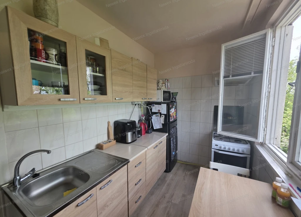 Debrecen belvárosában, a Csapó utcán - 4 szobás, kiváló elhelyezkedésű lakás eladó