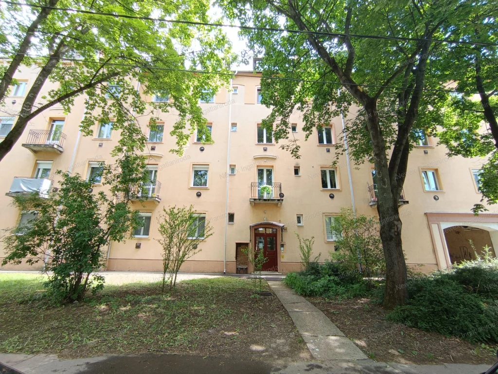 Miskolc, Győri kapuban eladó egy 3 szobás jelentősen felújított 2. emeleti lakás!