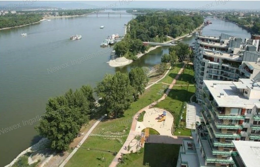 3 szobás, dupla részpanorámás PRÉMIUM OTTHON  a Marina Part szívében