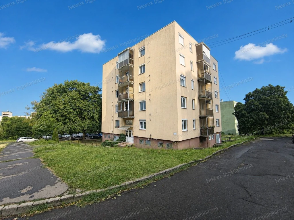 Panorámás, 70 m²-es, 3 szobás PANELPROGRAMOS LAKÁS eladó Miskolc Avas városrészében!