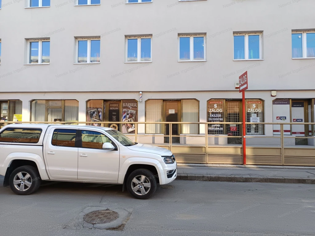 Miskolc belvárosában utcafronti 13,5 m2-es üzlethelyiség kiadó!