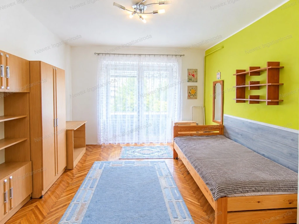 Miskolc Csabai kapuban eladó 2. emeleti, bútorozott, erkélyes, 35 m²-es téglalakás