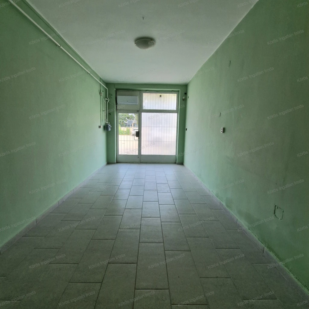 Szarvason belvárosi üzlethelyiség eladó!