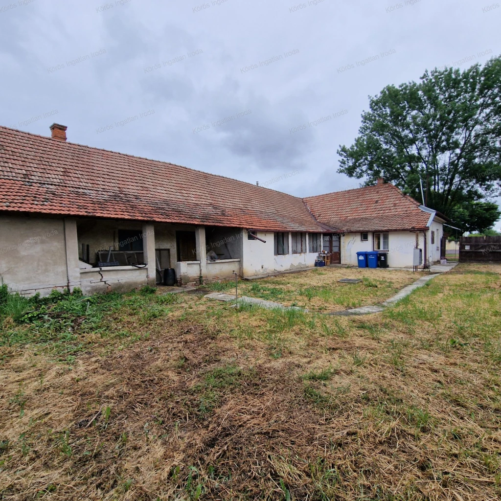 Szarvason családi ház eladó!
