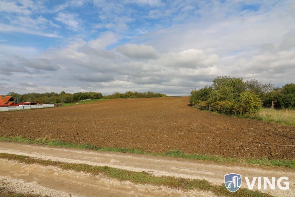 For sale building plot, Mány