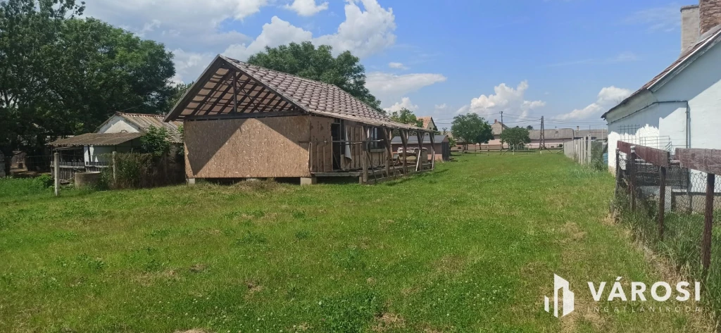 For sale building plot, Jenő