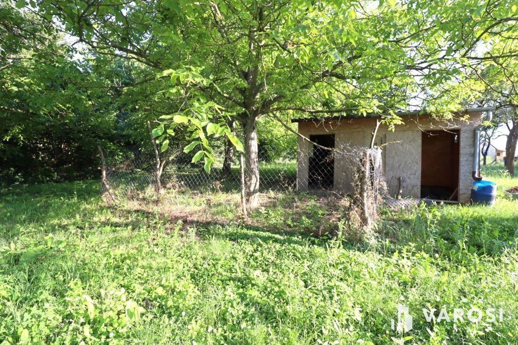 For sale closed garden, Töltéstava