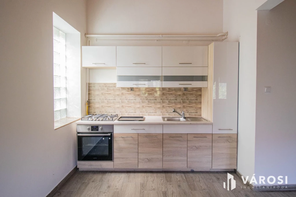 c3-2-name c2-68-name, Győr, Győr-Belváros