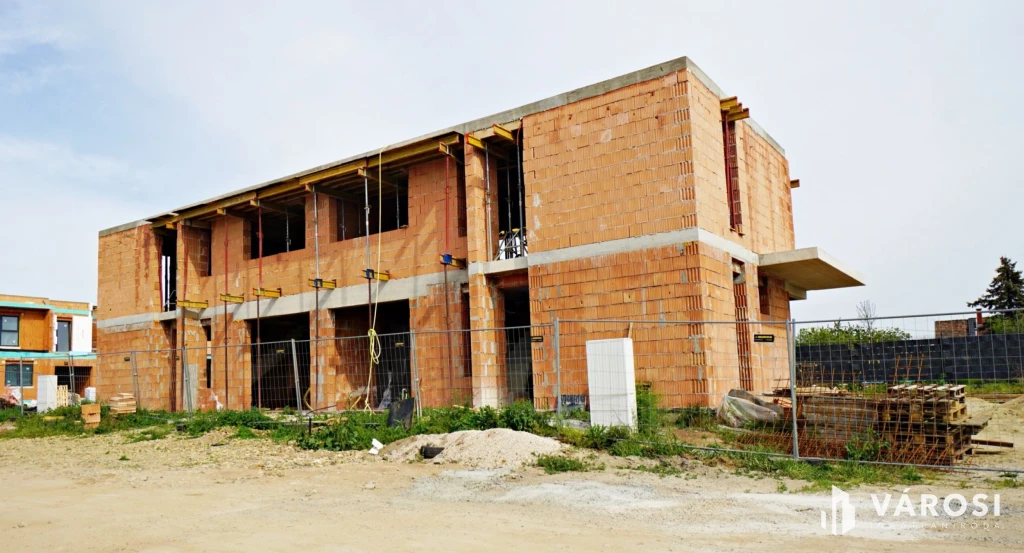 Nem klasszikus ikerház-önálló otthon élmény Ganzkertvárosban