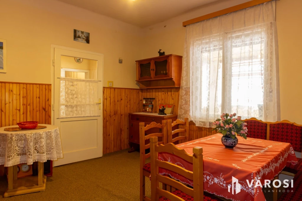 Platánfa árnyékában görcsönydobokai családi ház eladó