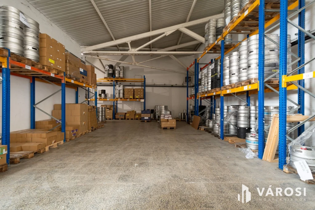 Kiadó fűthető 190 m2 raktár a Váci úton, parkolóval