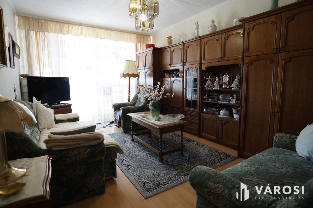 Marcali belvárosában, de még is csendes utcában eladó lakás!