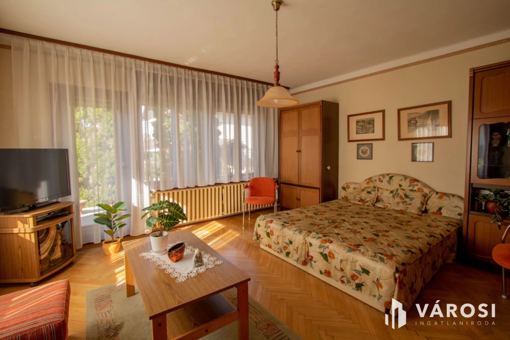 Lentiben, csendes utcában eladó egy szép családi ház!