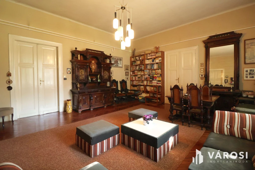 Patinás polgári ház a Kálvin tér közelében