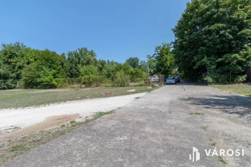 Ipari-logisztikai célokra alkalmas, 3498 m2-es telek, 15.ker