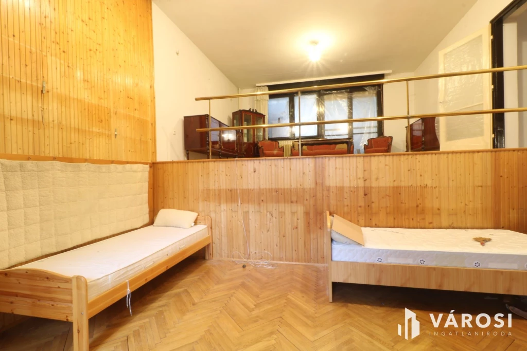 Irodának is alkalmas családi ház felsővároson!