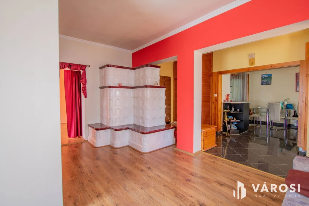 Lentiben eladó ház, családias, nyugodt részen!