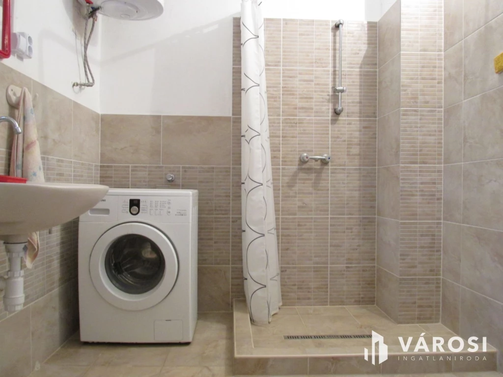 Kétgenerációs családi ház a faluközpont közelében