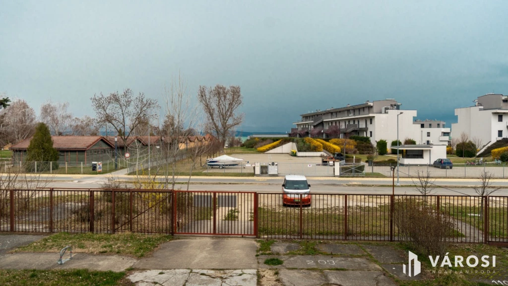 Panorámás nyaraló Siófokon az Aranyparton