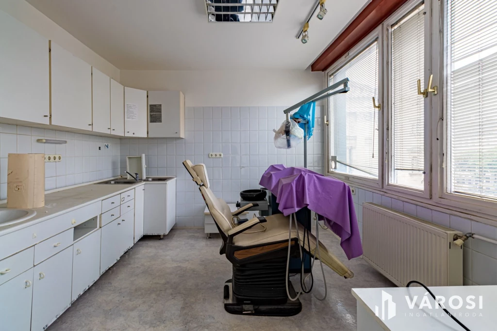 Kis lakás a Szent István téren, eddig fogorvosi rendelő volt