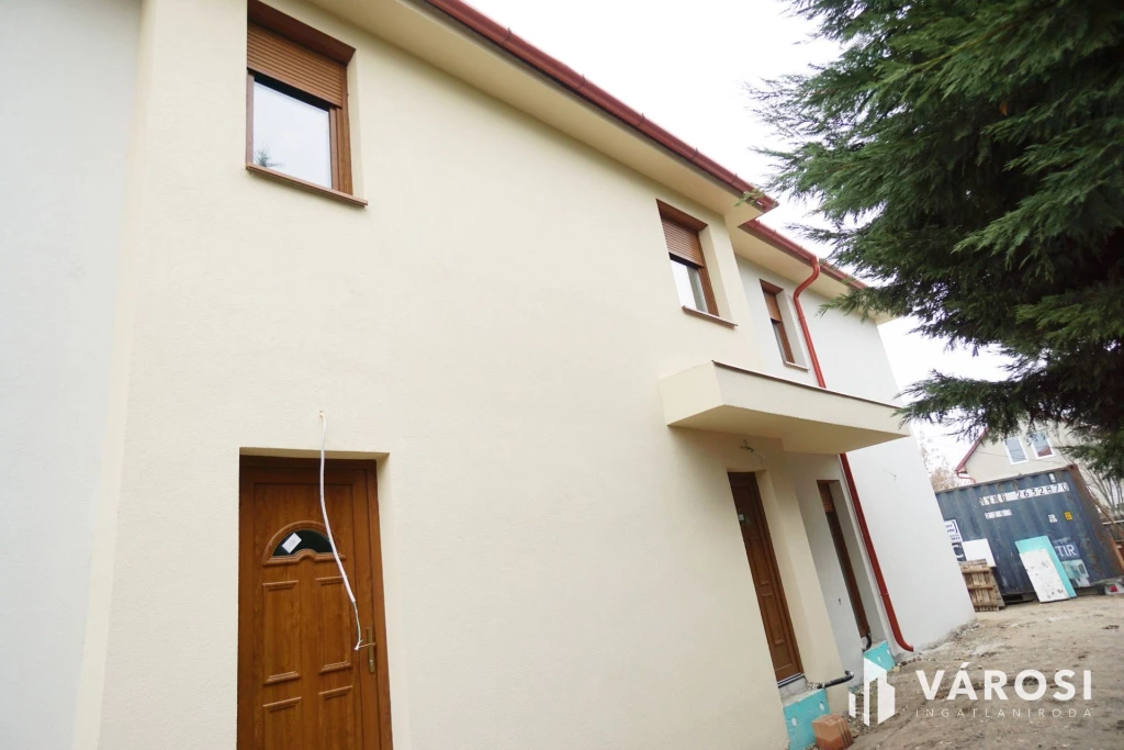 Gyál csendes utcájában 4 hálós új építésű ikerfél eladó