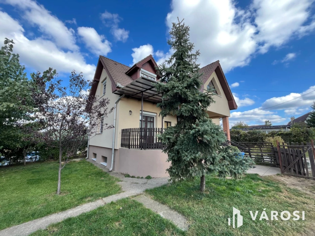 Debrecen Homokertben, Csendes Szép Utcában, Jó Ház Eladó!