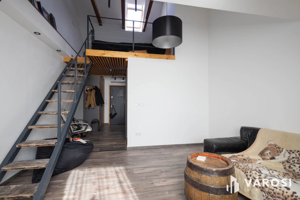 Móravárosi legénylakás garázs lehetőséggel