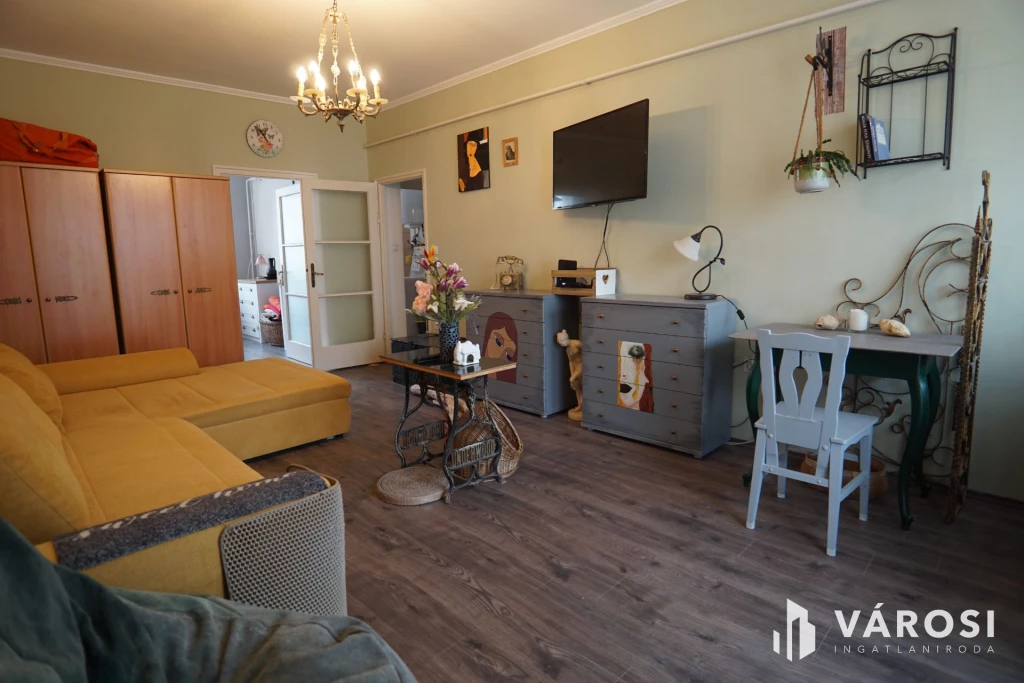 Garay utcában jó állapotú, erkélyes lakás