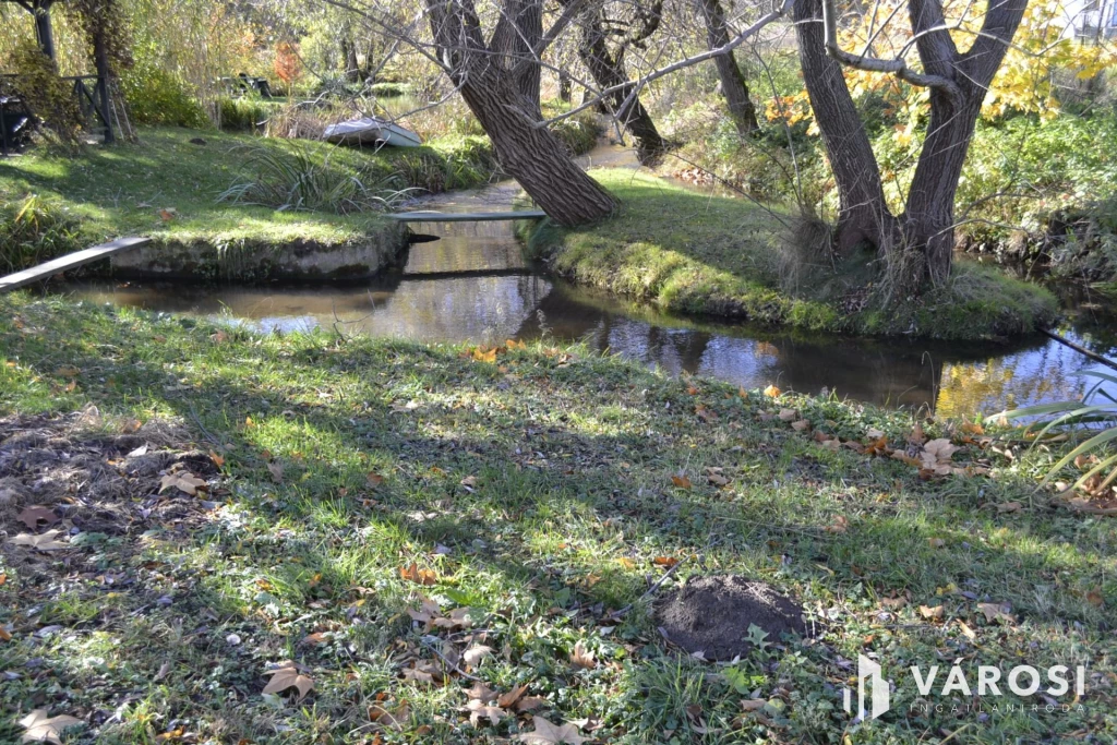 Csodás környezet Bándon, a telek végében patakkal!!