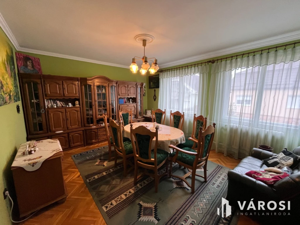 Debreceni 5 Szobás Jó Ház Csendes Kertvárosi Környezetben!