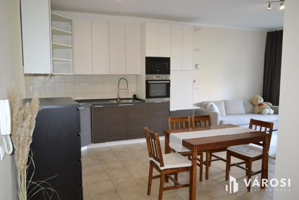 Földszinti téglalakás Herenden eladó!