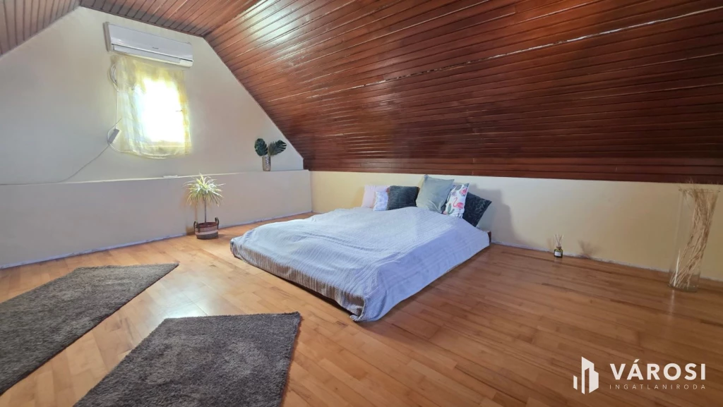 Gyékényesen 50-60m-re a víztől eladó Nyaraló